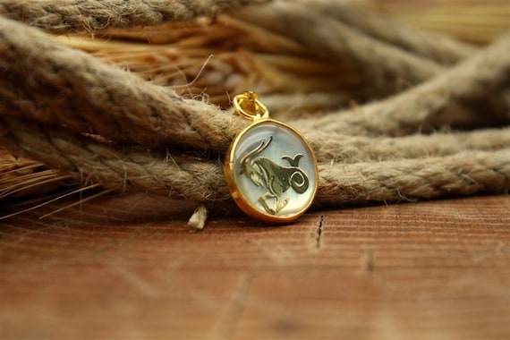 Elegant Capricorn Jewelry: Zodiac Sign Necklaces, Bracelets & Gifts