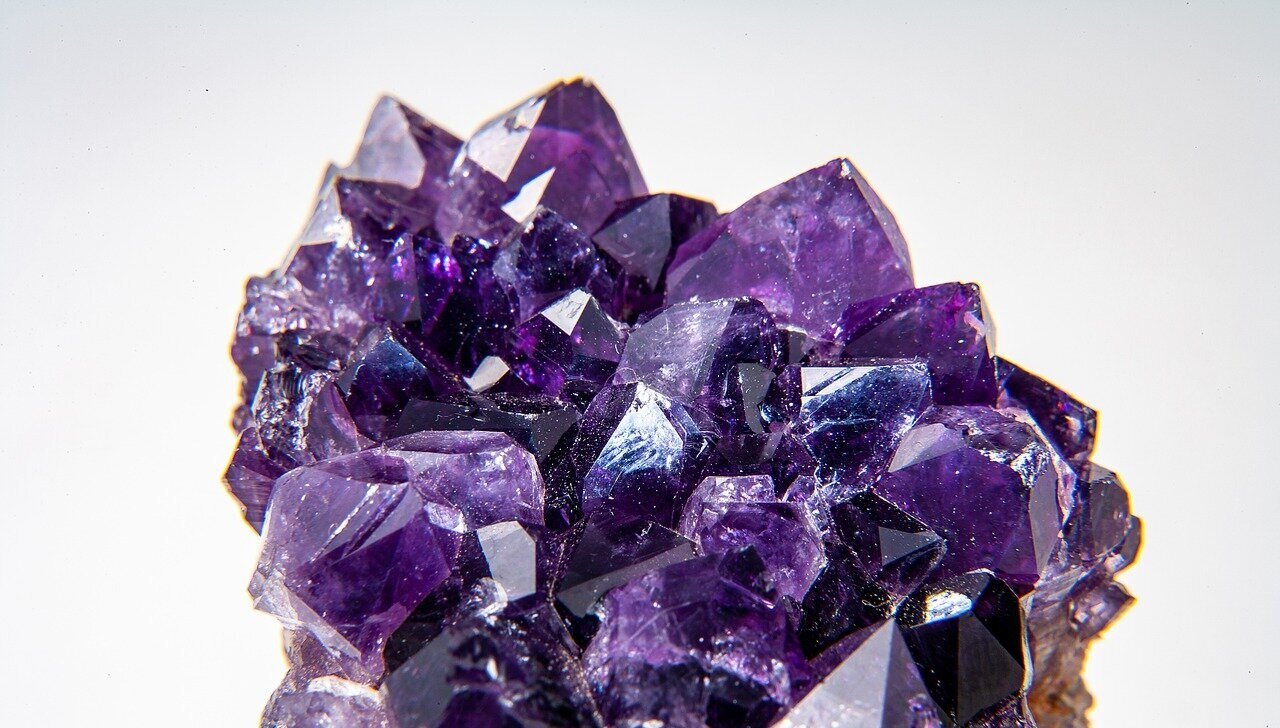 What Color is the Aquarius Birthstone? (The Best Guide to Understanding it)